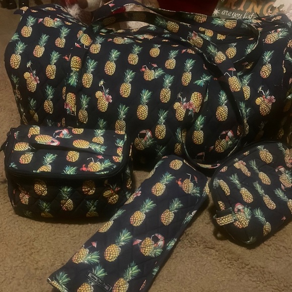 Vera Bradley Handbags - Vera Bradley travel set Tucan Party